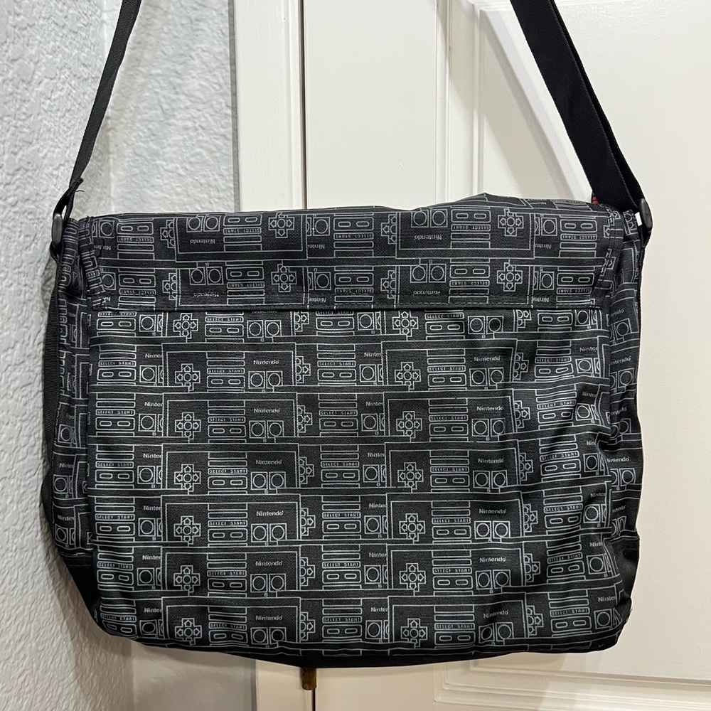 Nintendo Rare Retro Controller Pattern Laptop Mes… - image 3